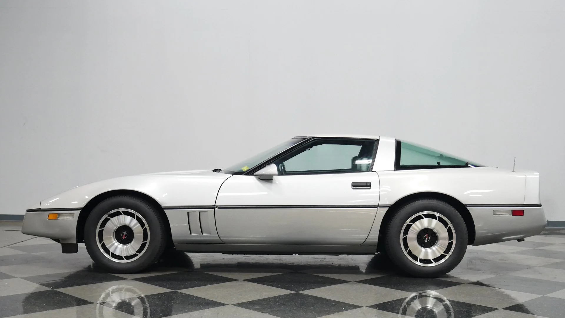 Corvette Generations/C4/C4 1984 Left.webp